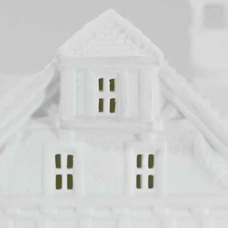 Casetta in Porcellana Bianca con Luce Led H.18 cm