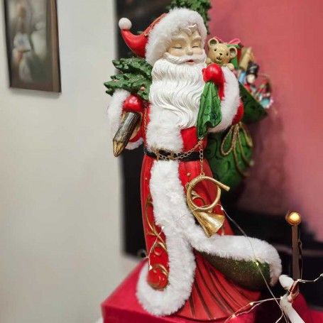 Babbo Natale con Albero e Doni in Resina H.52,5 cm Babbo Natale con Albero e Doni in Resina H.52,5 cm