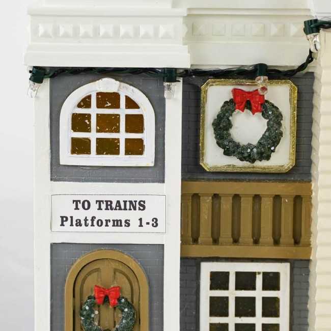Stazione Ferroviaria Natalizia con Luci in Resina H.27 cm